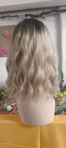 Peluca Hisan Rubia Modo Romantico Ondas Fleco
