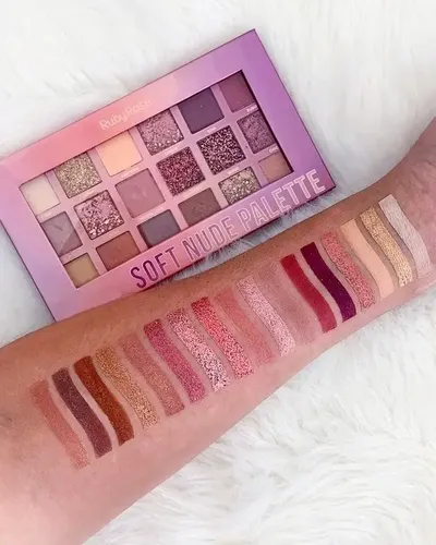 Ruby Rose Soft Nude paleta de sombras ojos rosa claro