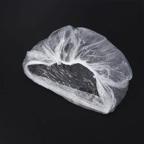 Un Gorro De Ducha Desechable Elástico Transparente
