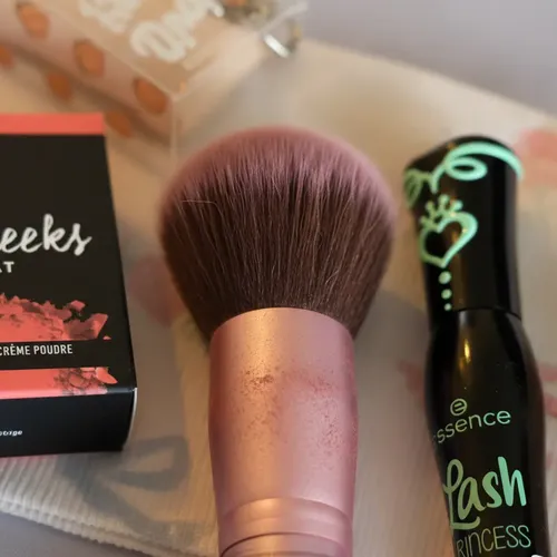 Set De Maquillajes Essence, Nyx Y Beauty Creations