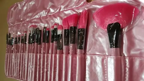 Set 24 Pinceles Profesionales Para Maquillaje Color Rosa