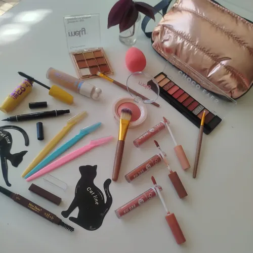 Set Maquillaje Uso Diario Sombras Satinadas Look Casual X12