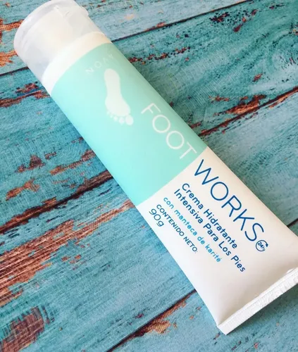 Crema Hidratante Intensiva Para Los Pies Foot Works De Avon.
