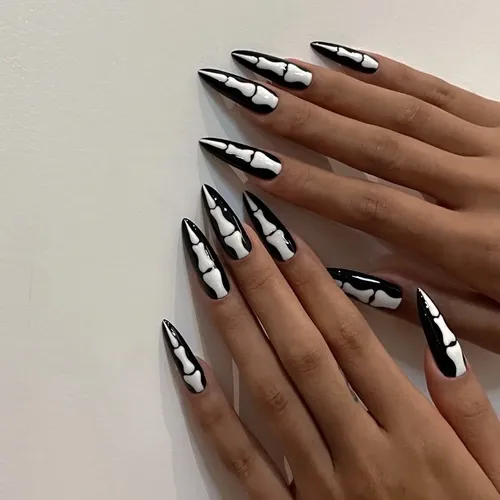 Manicura Gótica De Halloween, Nudillos Blancos Y Negras ^^