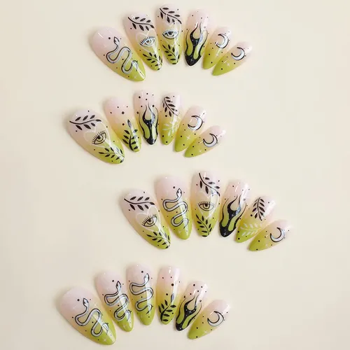 Dos Cajas De Uñas Postizas Con Elementos De La Selva