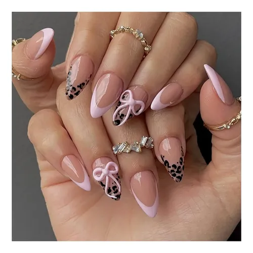 Uñas Acrílicas Cortas Con Diseño Leopard Y Lazo Púrpura