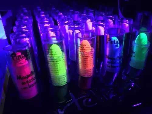 Labial Verde Fluo Manzana Cotillón Barra Brilla Luz Negra UV Hipoalergénico