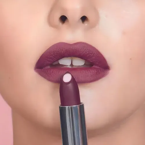 Labial Hydramatic Matte Con Ácido Hialurónico – Avon Acabado Mate Color Plum