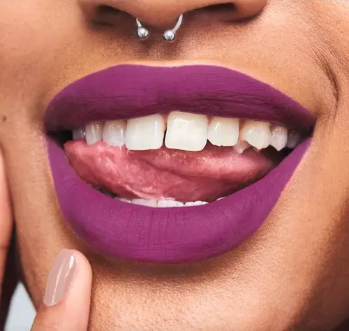 Lapiz Labial Ultra Matte Color Hot Plum – Avon