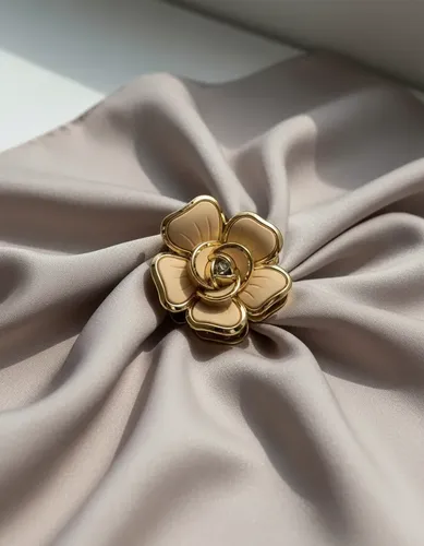 Broche De Pelo Flor Hawaiana Opaco Con Dorado
