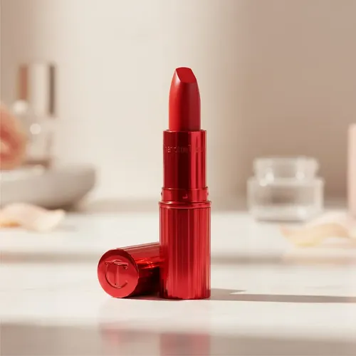 Labial Charlotte Tilbury Matte Revolution Lipstick