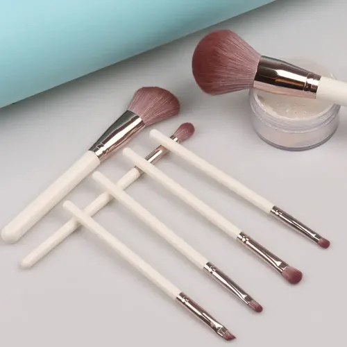 A Set De Brochas De Maquillaje Con14 Herramientas De A