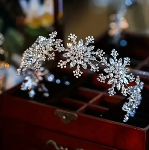 Elegante Diadema Con Forma De Copo De Nieve Con Diamantes De
