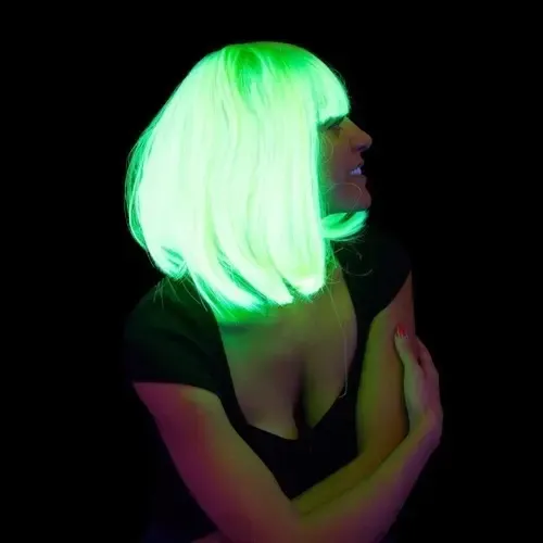 Peluca Luminosa Corta Brilla UV Verde Party Lacia