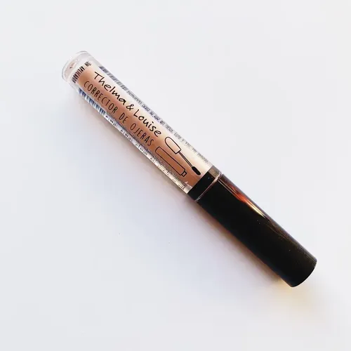 Corrector De Ojeras Thelma Y Louise Con Aplicador Tono 1 Líquido Mate