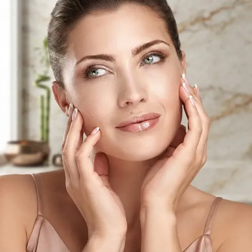 Crema Hidratante Con Liposomas De Vit C Y Multipéptidos Exel