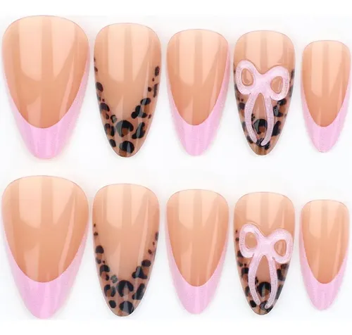 Uñas Acrílicas Cortas Con Diseño Leopard Y Lazo Púrpura