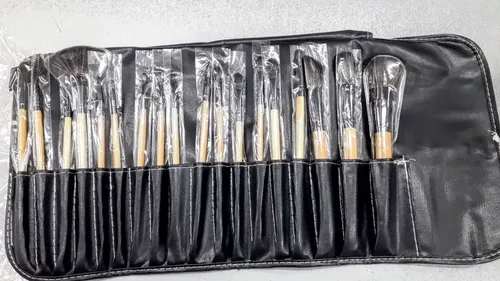 Set 18 Brochas Y Pinceles Para Maquillaje Con Estuche