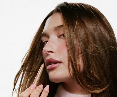 Lápiz Delineador de Labios Rhode Peptide Lip Shape en Tono Press