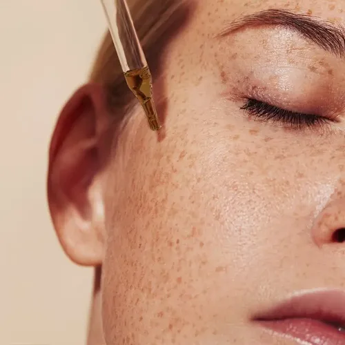 Sérum Facial Silk Face Dra. Cocó March para Iluminación y Nutrición