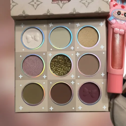 Set Maquillaje Labubu Paleta Sombras Brillo Llavero Medias