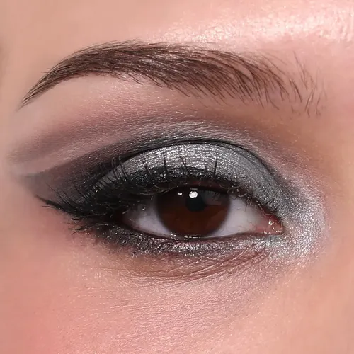 Paleta De Sombras Celestial Chic Moira Gris