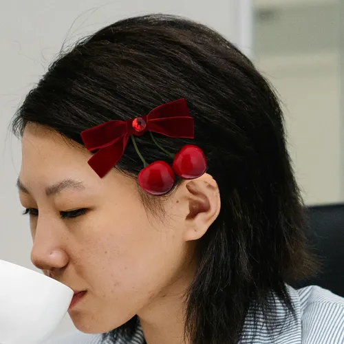 Clip De Pelo Lazo Rojo Suave Accesorio De Cereza