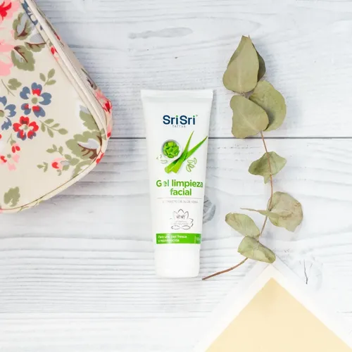 Gel De Limpieza Facial Con Extracto De Aloe Vera Sri Sri Tipo de piel Normal