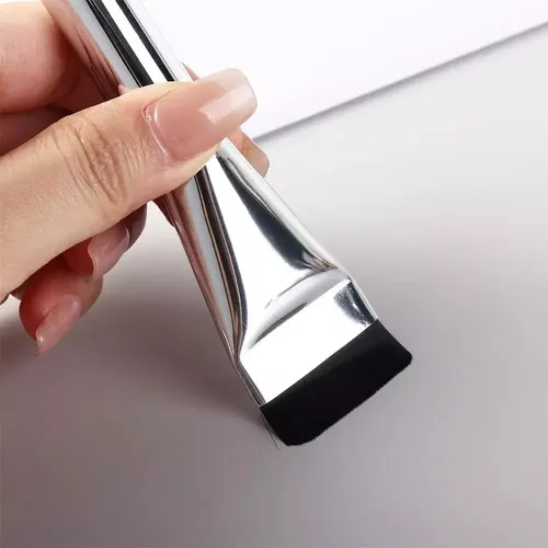 Brocha Plana Para Base De Maquillaje Contorno Ultra Fina Color Plateado