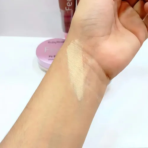 Polvo Volátil Translúcido Ruby Rose Feels Tono Banana para Acabado Mate