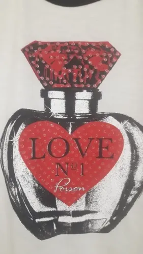Remera Manga Larga Estampa Perfume