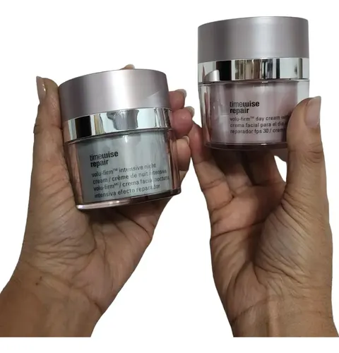 Kit de crema de día/noche Timewise Repair® Volu-Firm 02 unidades. Tiempo de aplicación: día/noche, para todo tipo de piel