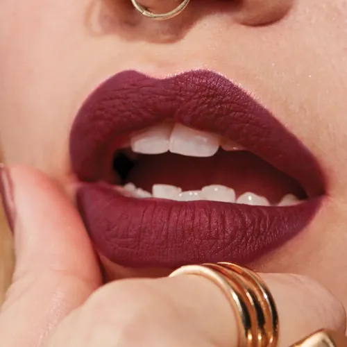 Lápiz Labial Preciso Matte Larga Duracion Power Stay Retractil – Avon Color Garnet Glory