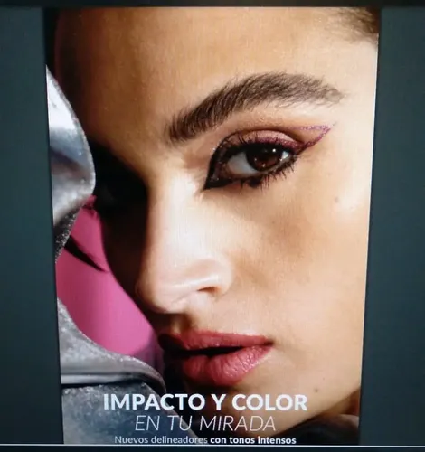 Delineador Líquido Para Ojos Impacto Y Color – Avon Color Negro Bright Black 103358 Efecto Glitter