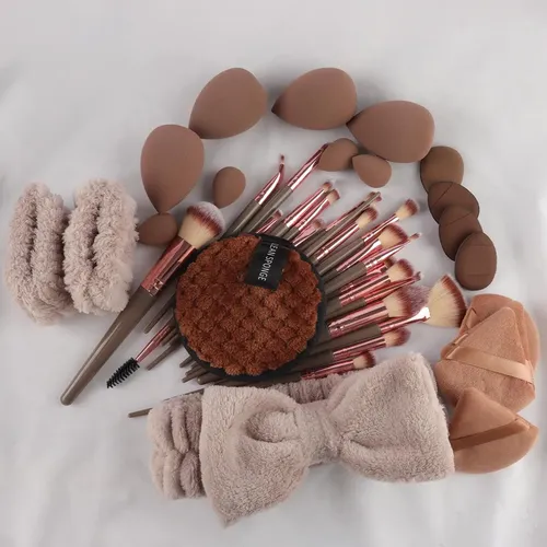 Kit Maquillaje 42 Piezas Con Brochas Y Esponjas Marrón