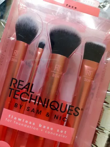 Brochas Real Techniques Flawless Base Set