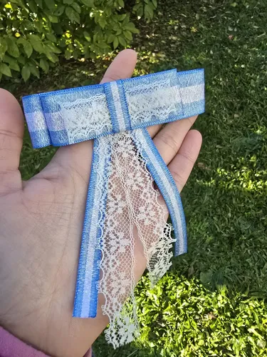 Moño Hebilla Argentina Accesorio Pelo Brillo Strass Puntilla Celeste Y Blanco Grande