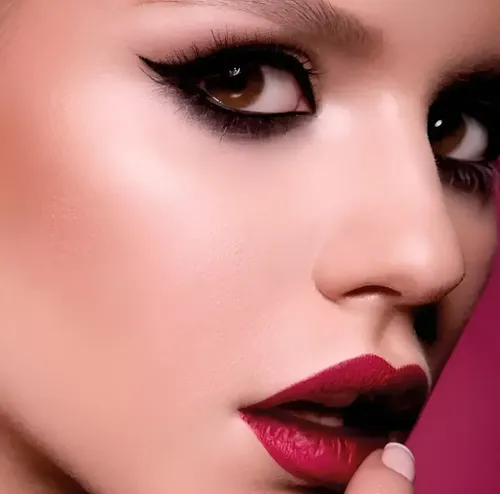 Delineador En Gel Compacto De Ojos Y Perfilar Cejas Laca Color Negro Efecto Larga duración