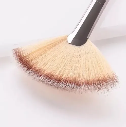 Mini Brocha Abanico P/iluminador Make Up Profesional Brush
