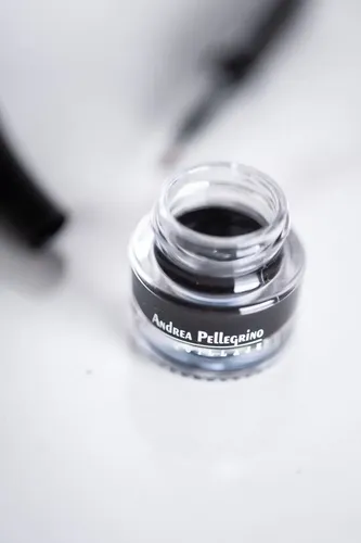 Delineador de ojos en gel Andrea Pellegrino Gel Eyeliner color negro