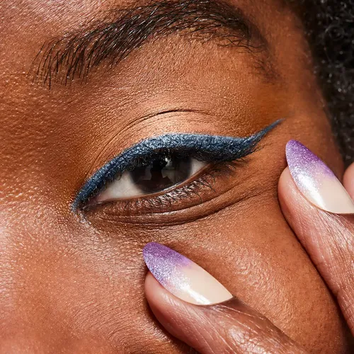 K Dmonds- Avon® Acabado Ultra Brillante Color Smokey Diamond
