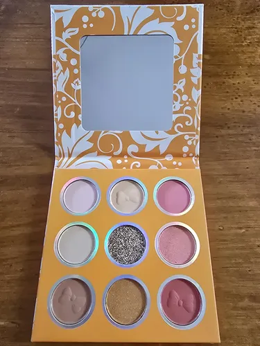 Paleta De Sombras 9 Colores Con Espejo Árabe Yara