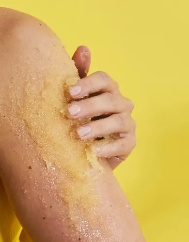 Exfoliante corporal con azúcar y piña Tree Hut 510 g