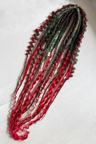 Dreads Rastas Sintéticas De Rojo Verde Bosque Con Trenzas