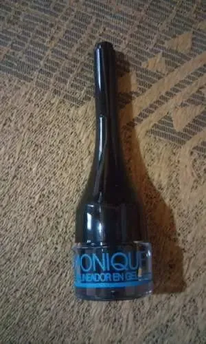 Delineador en gel Monique Arnold color negro 3g larga duración