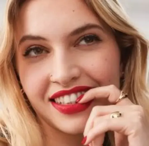 Avon Labial Power Stay Lip Stylo  / Crayon  | Tati Cosmetics