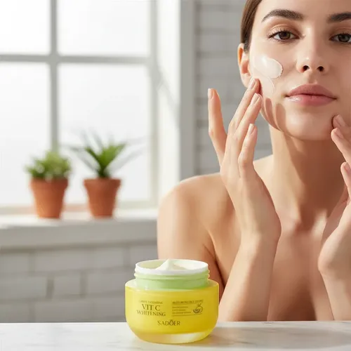 Sadoer Crema Facial Blanqueadora Con Vitamina C