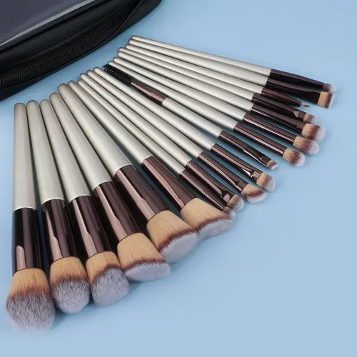 Set De 18 Brochas De Maquillaje Para Base Y Polvos