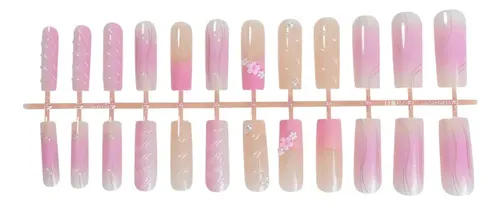 Uñas Postizas Con Efecto Tridimensional Y Rubor De Flores.