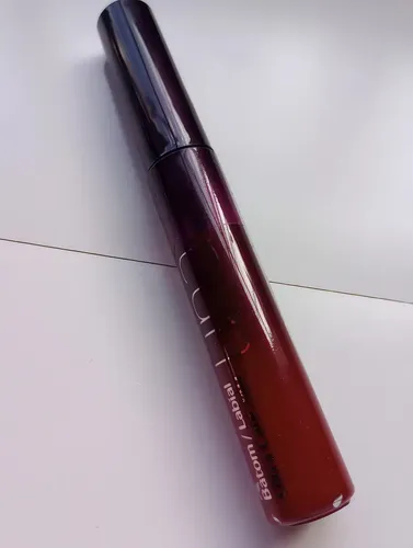 Labial Natura Una Ultra Care 24hs De Hidratación Color Vermelho 4c